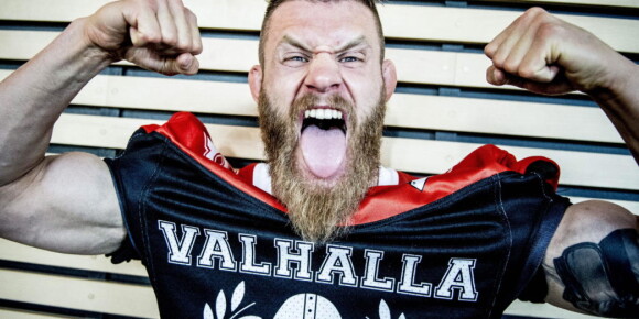 Norske Emil brukte 45 sekunder mot MMA-stjerne: - Mamma vet at jeg er snill gutt 361 dager i året